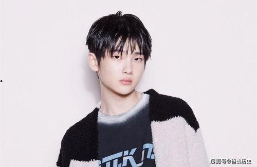 爱豆吃瓜娱乐酱黄明昊,爱豆吃瓜娱乐酱，揭秘娱乐圈幕后故事